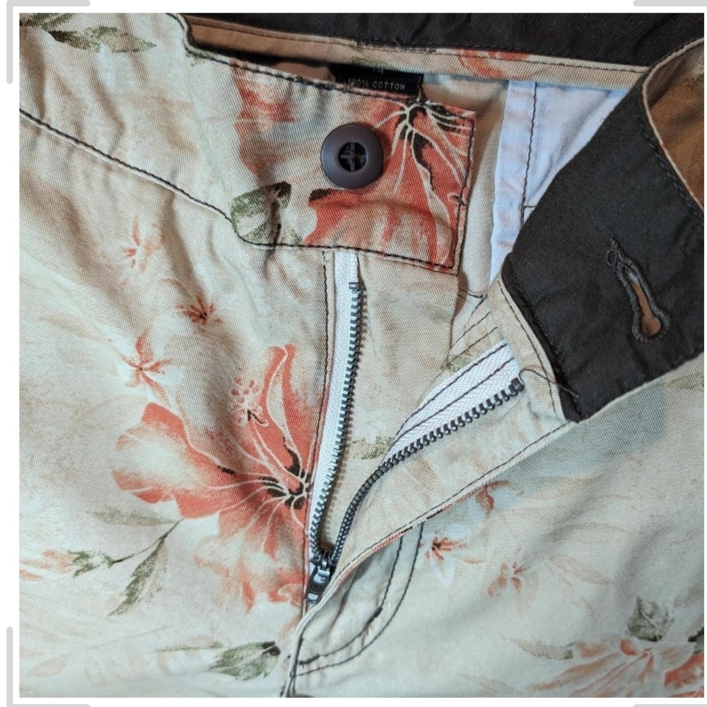 Pre-owned Men's Floral Beige Shorts - Picture 4 of 5